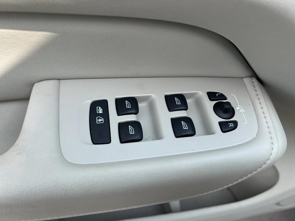used 2022 Volvo XC60 car, priced at $38,347