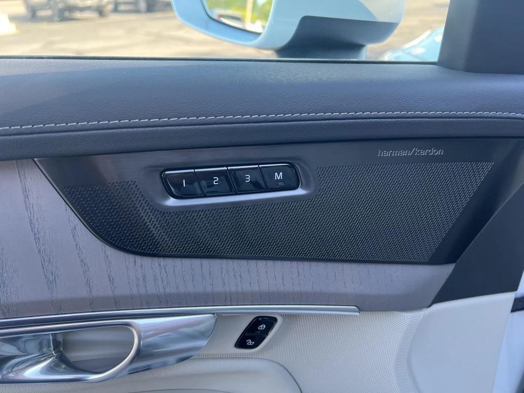 new 2026 Volvo XC90 Plug-In Hybrid car, priced at $85,625