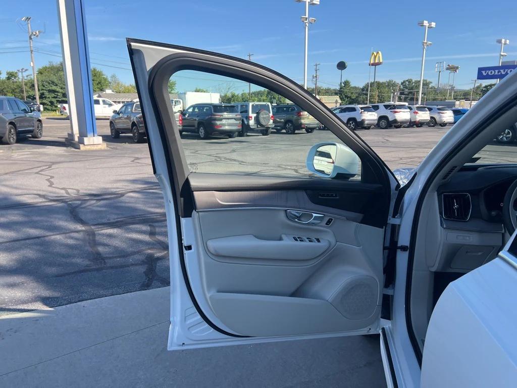 new 2026 Volvo XC90 Plug-In Hybrid car, priced at $85,625
