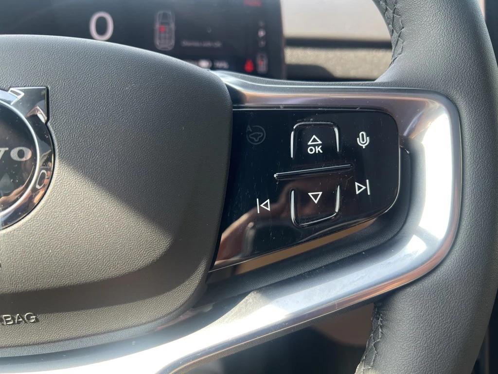 new 2025 Volvo EX90 car, priced at $85,140