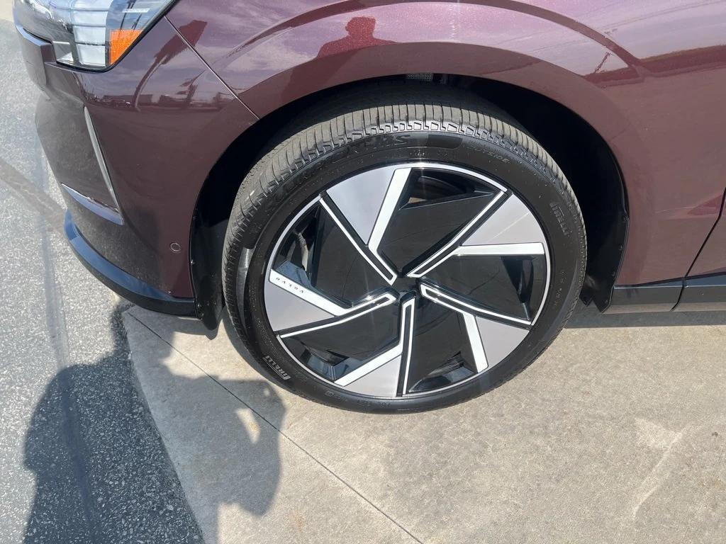 new 2025 Volvo EX90 car, priced at $85,140