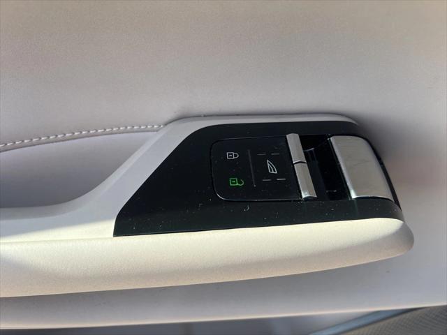 new 2025 Volvo EX90 car, priced at $95,140