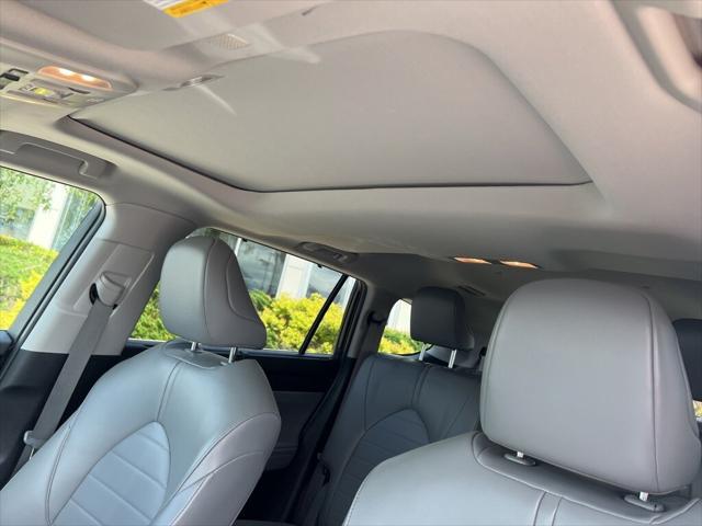 used 2022 Toyota Highlander car, priced at $35,995