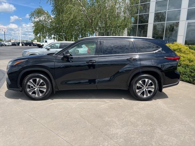 used 2022 Toyota Highlander car, priced at $35,995