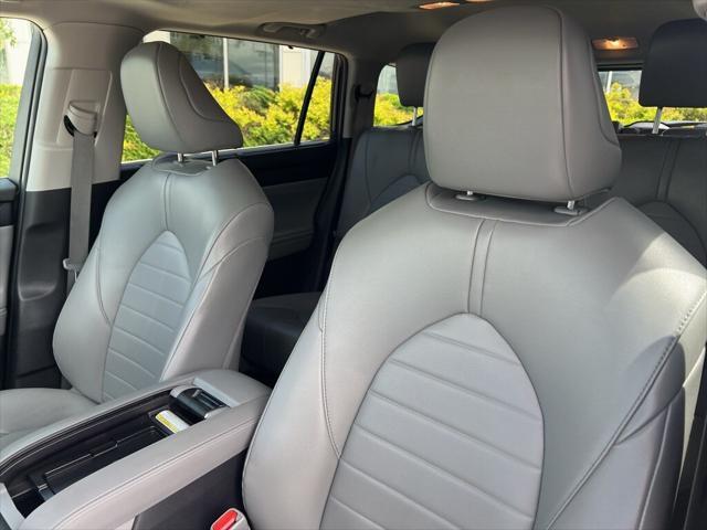 used 2022 Toyota Highlander car, priced at $35,995