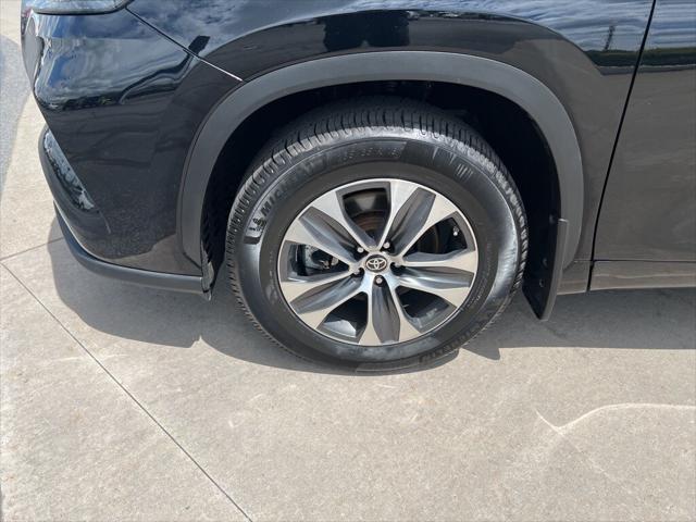used 2022 Toyota Highlander car, priced at $35,995