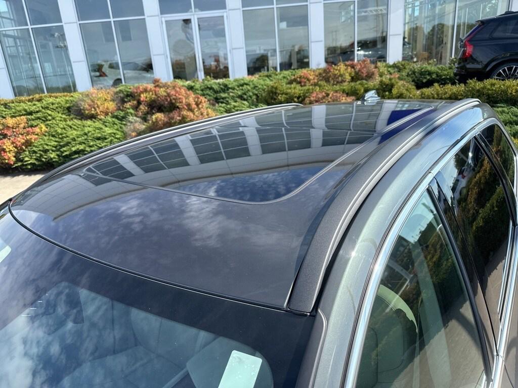 used 2022 Volvo XC60 car, priced at $32,117