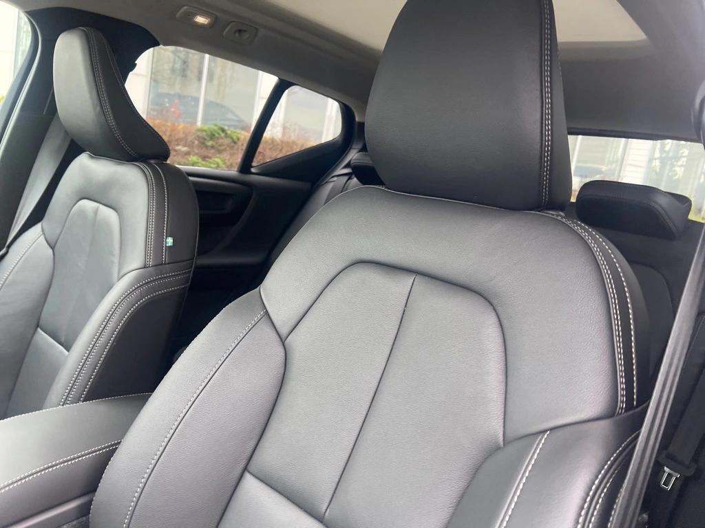 new 2025 Volvo XC40 car, priced at $44,035