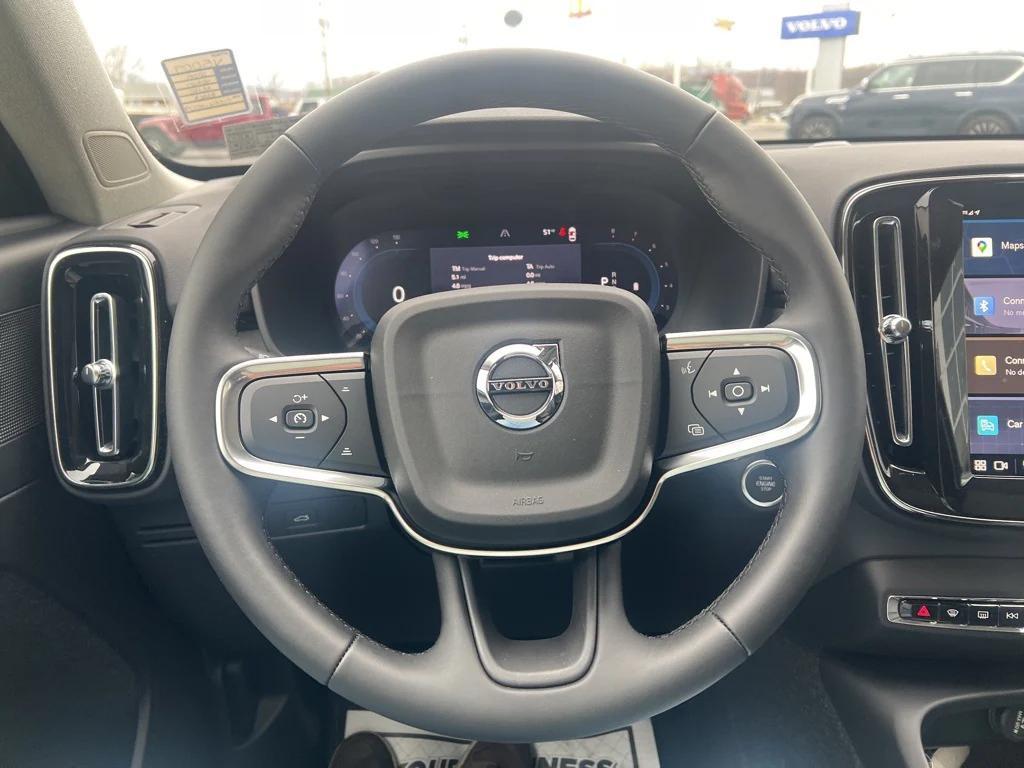 new 2025 Volvo XC40 car, priced at $44,035