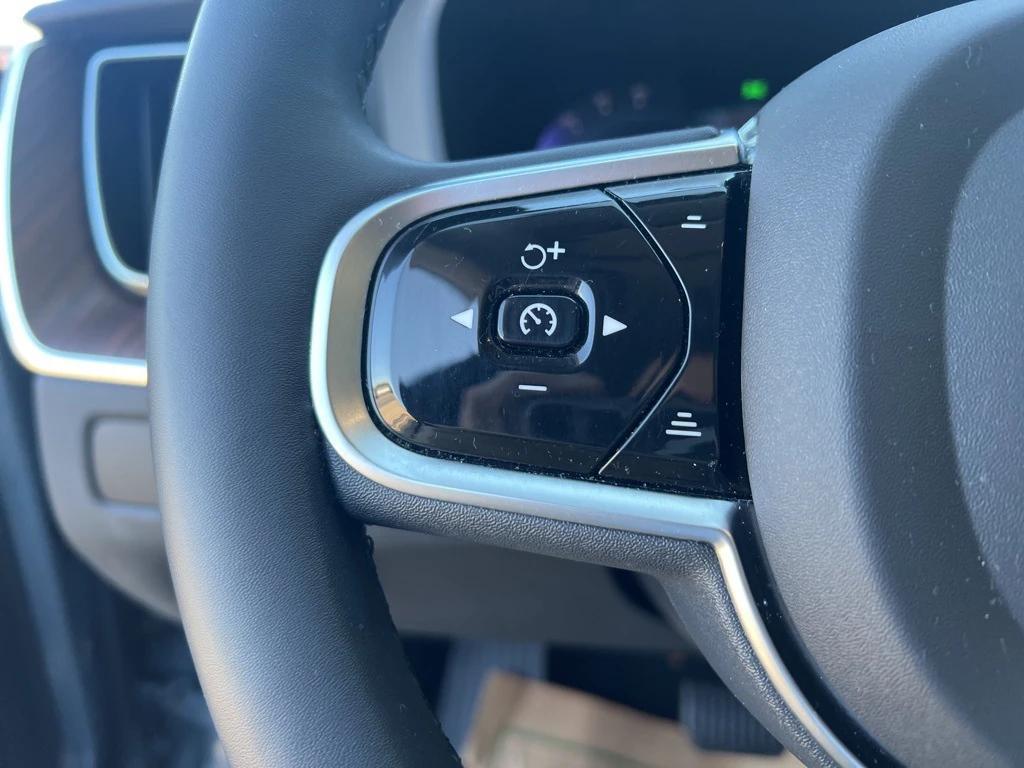 used 2023 Volvo XC60 car, priced at $34,995