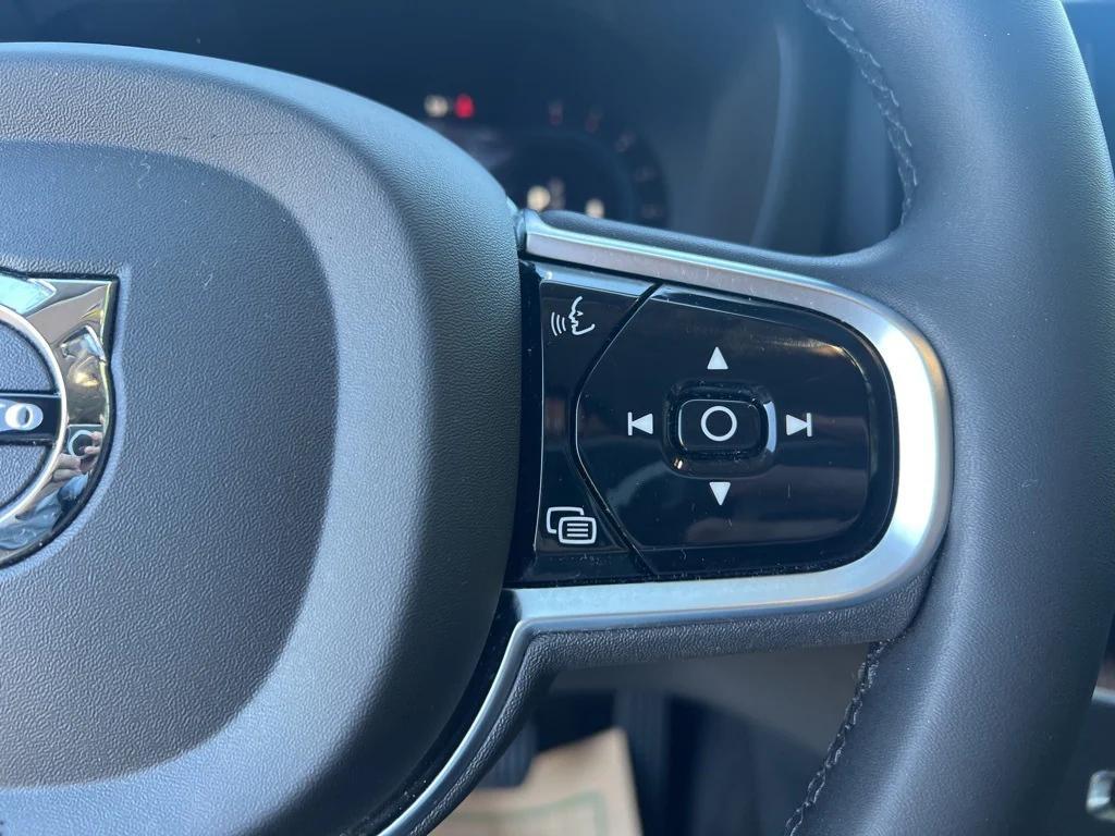 used 2023 Volvo XC60 car, priced at $34,995