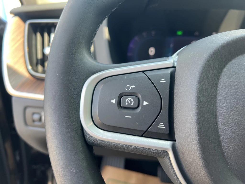used 2022 Volvo XC60 car, priced at $31,995