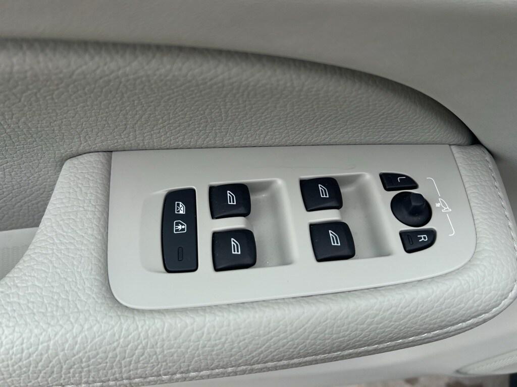 used 2022 Volvo V60 Cross Country car, priced at $30,227