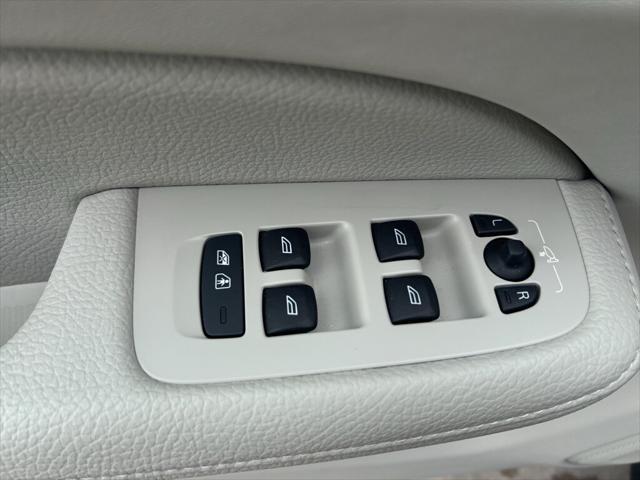 used 2022 Volvo V60 Cross Country car, priced at $32,848