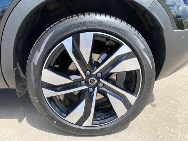 new 2025 Volvo XC40 car, priced at $50,215
