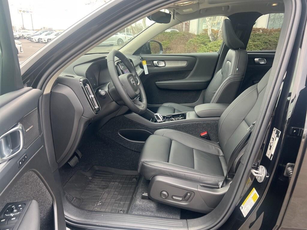 new 2025 Volvo XC40 car, priced at $50,215