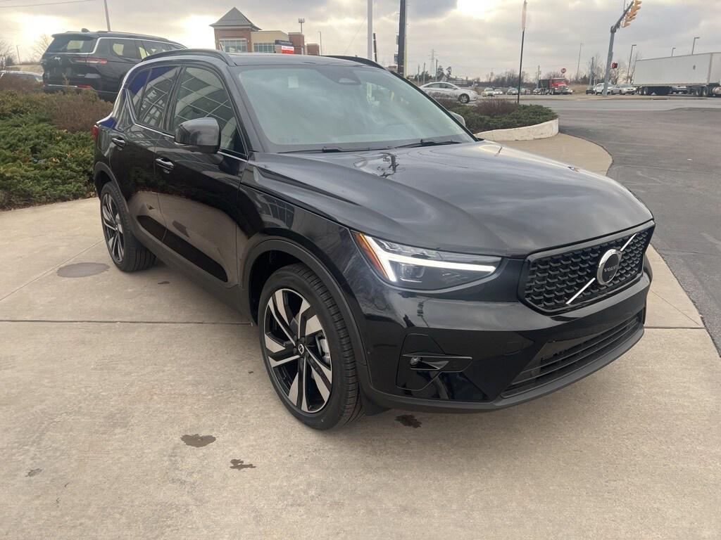 new 2025 Volvo XC40 car, priced at $50,215
