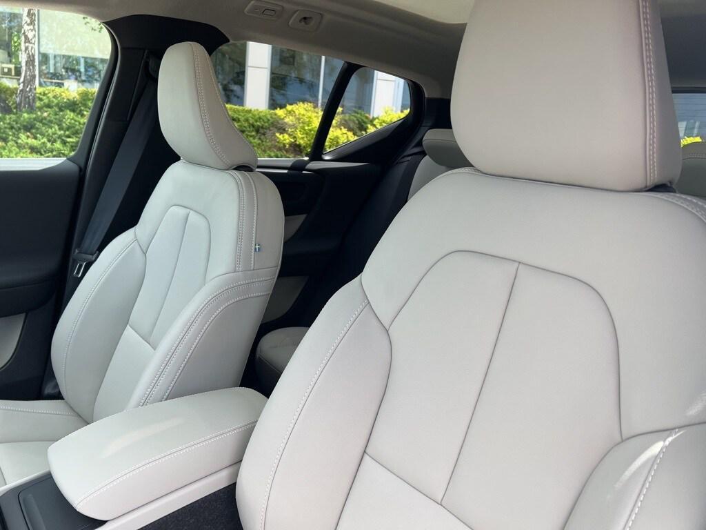 new 2025 Volvo XC40 car, priced at $46,335