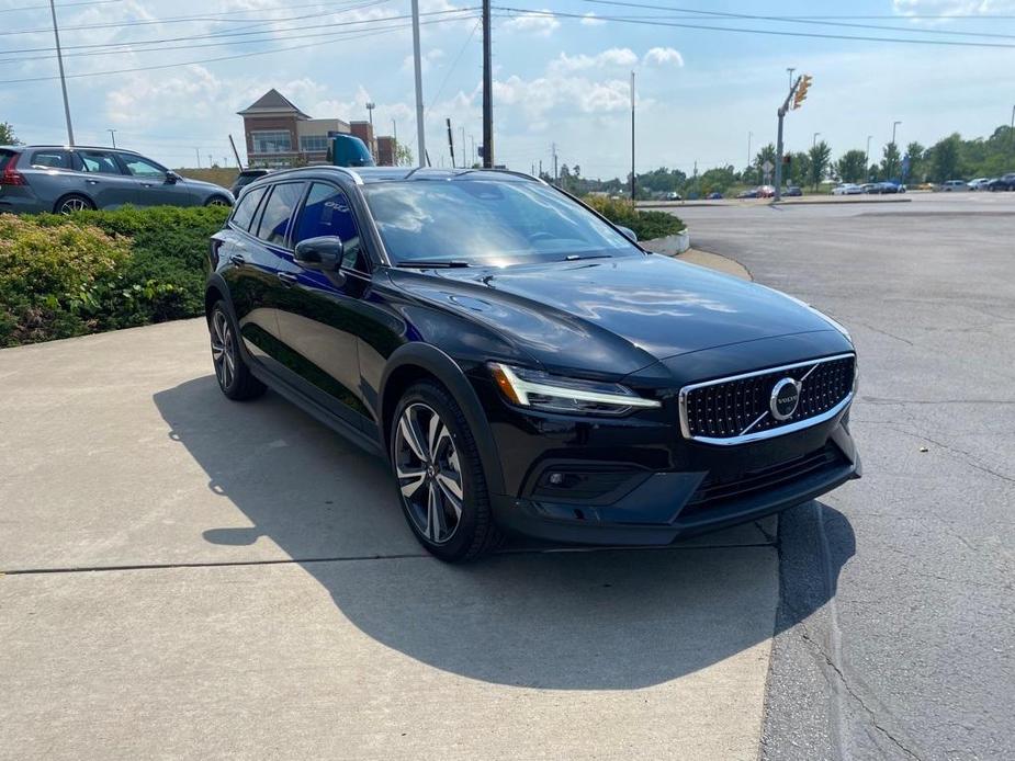 new 2024 Volvo V60 Cross Country car, priced at $52,225