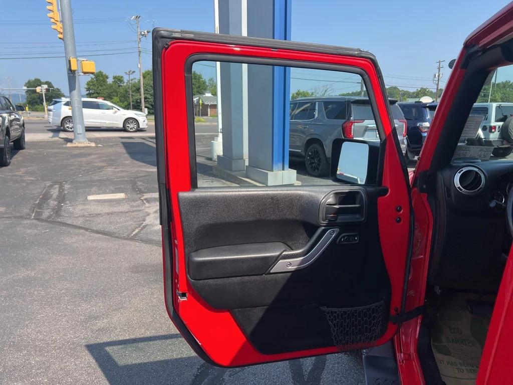 used 2015 Jeep Wrangler Unlimited car, priced at $18,834