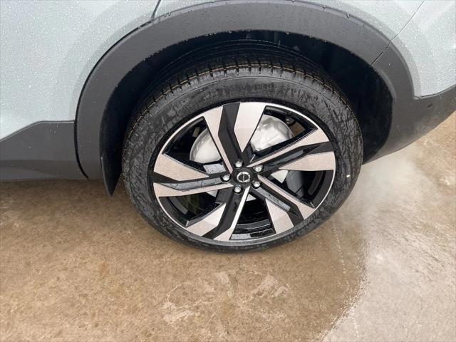 new 2025 Volvo XC40 car, priced at $49,810