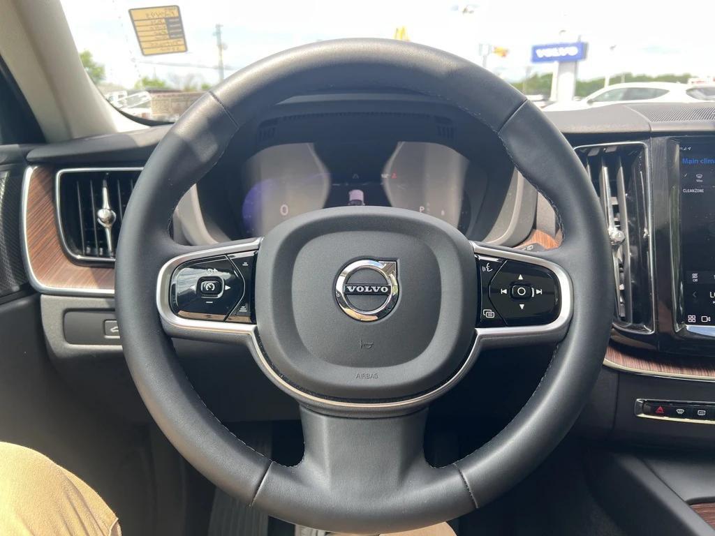 used 2023 Volvo XC60 car, priced at $38,295