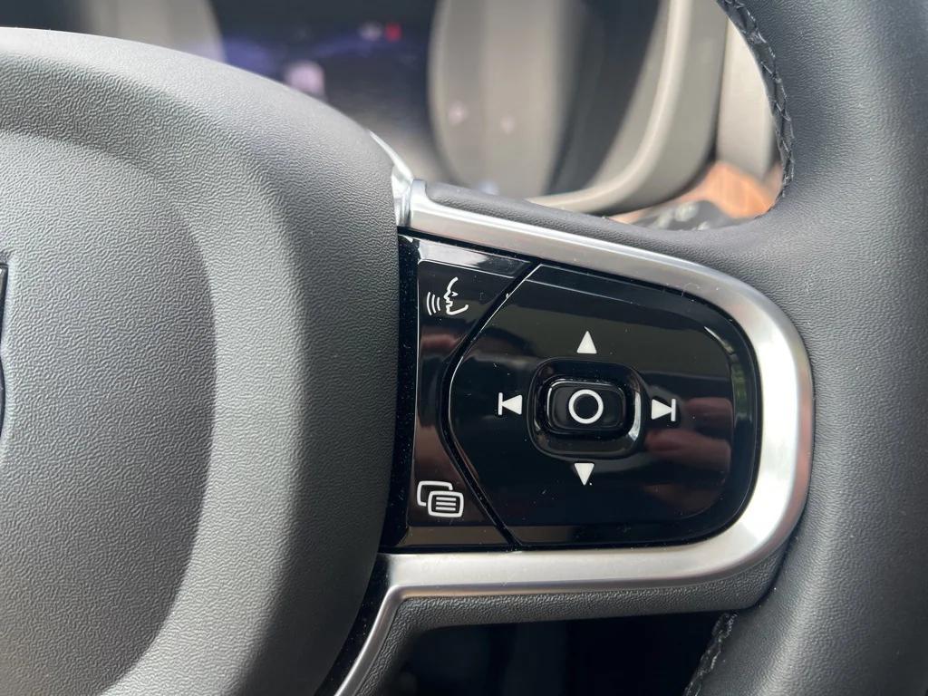 used 2023 Volvo XC60 car, priced at $38,295