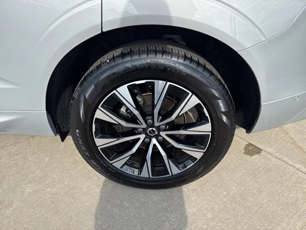 used 2025 Volvo XC60 car, priced at $43,995
