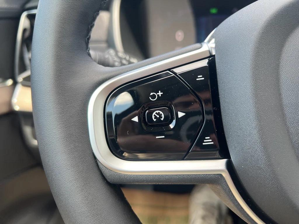 new 2025 Volvo XC90 car, priced at $66,245