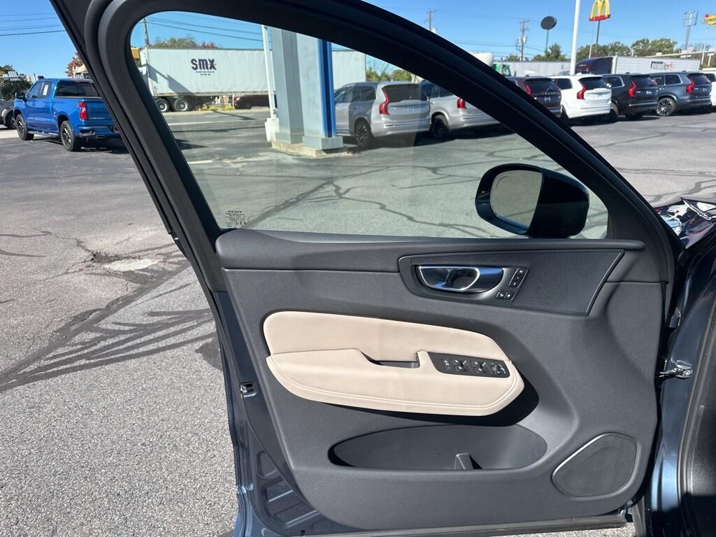 new 2026 Volvo XC60 car, priced at $55,985