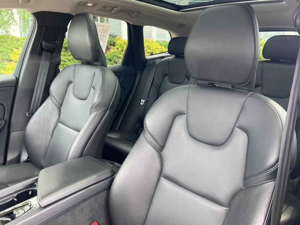 used 2024 Volvo XC60 car, priced at $37,880