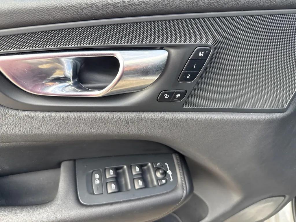 used 2025 Volvo XC60 car, priced at $37,995