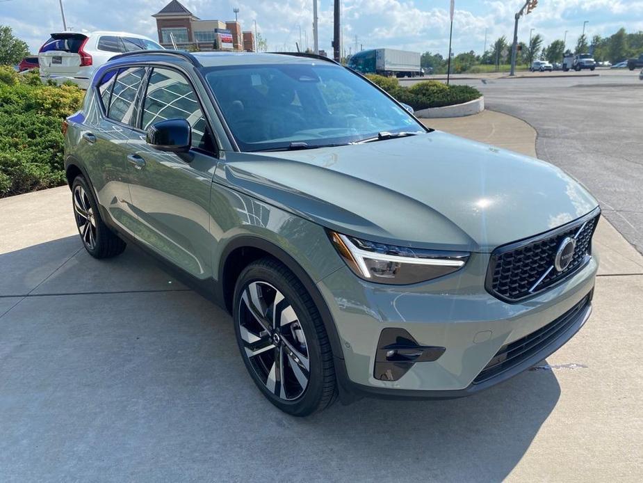 new 2025 Volvo XC40 car, priced at $48,040