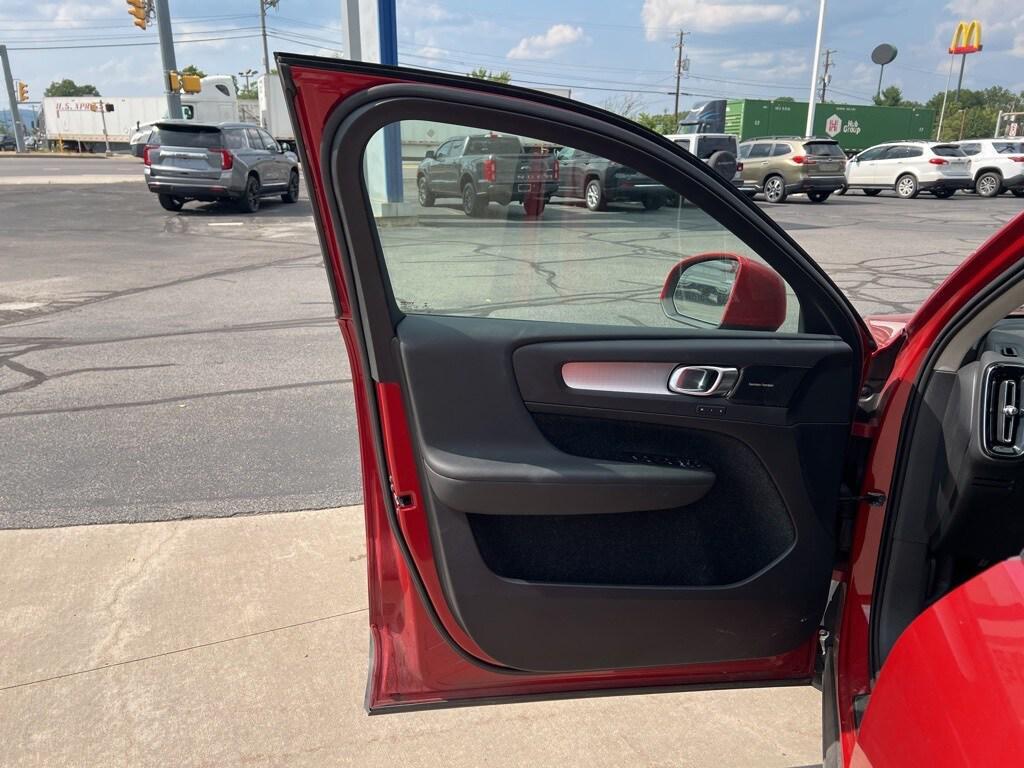 used 2019 Volvo XC40 car, priced at $20,849