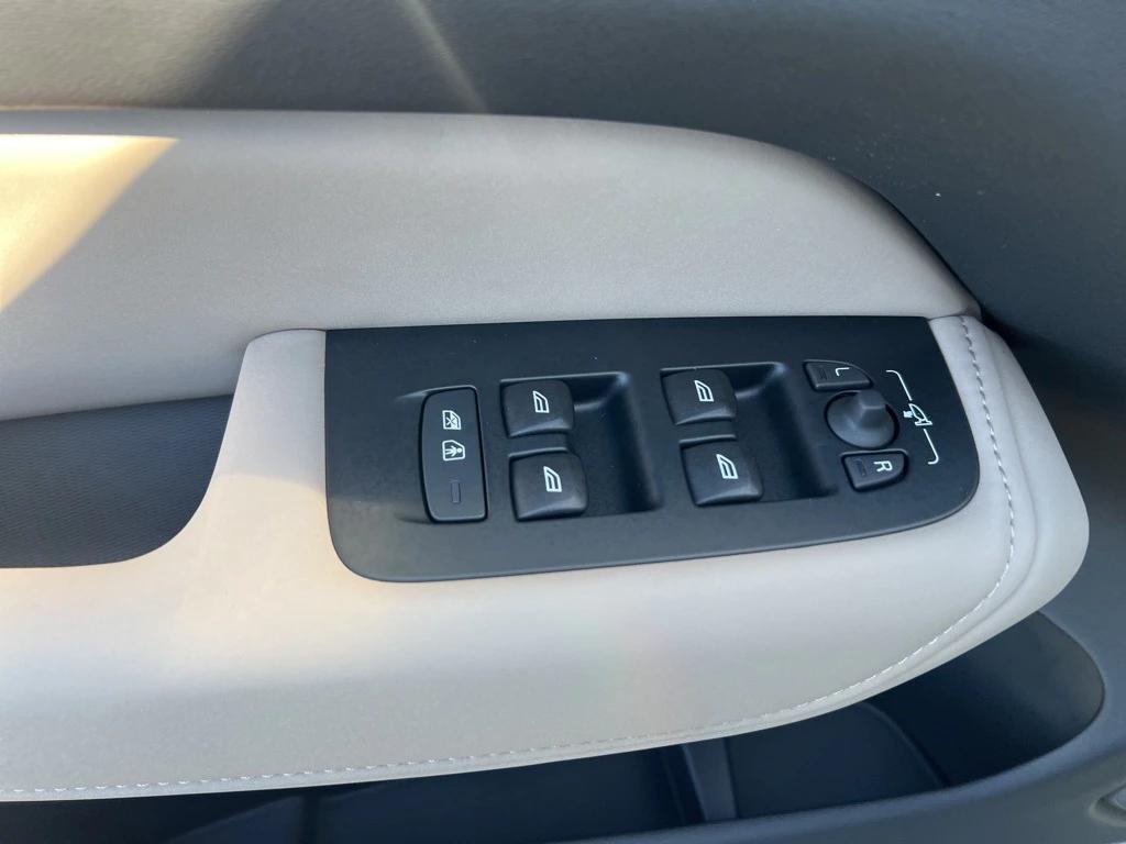 new 2026 Volvo XC60 car, priced at $57,985
