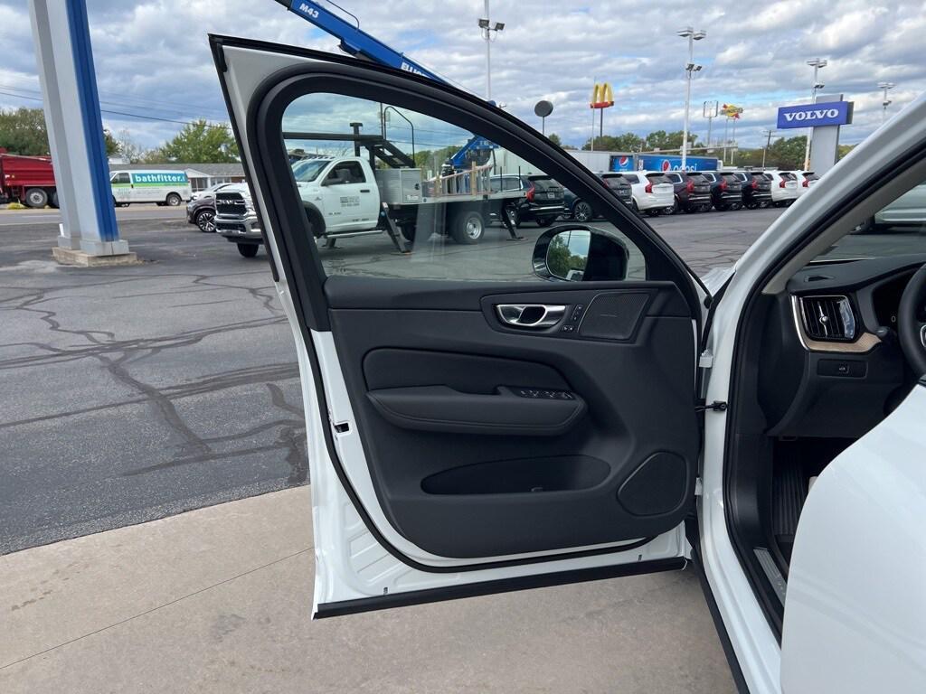new 2026 Volvo XC60 car, priced at $61,935