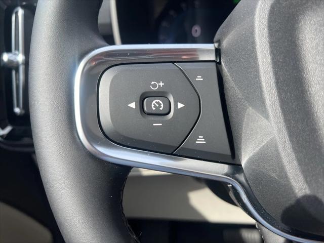 new 2025 Volvo XC40 car, priced at $52,235