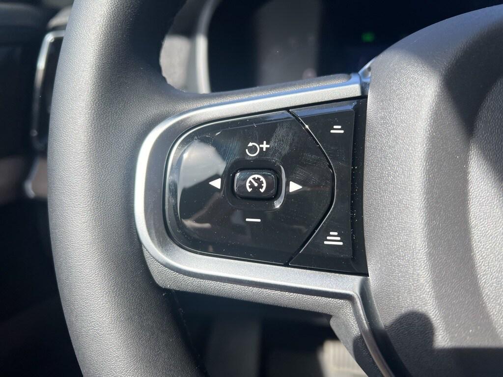 new 2025 Volvo XC90 car, priced at $65,155
