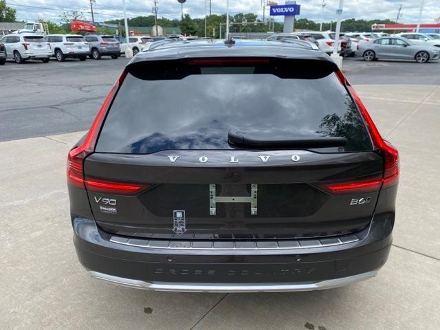 new 2024 Volvo V90 Cross Country car, priced at $58,920