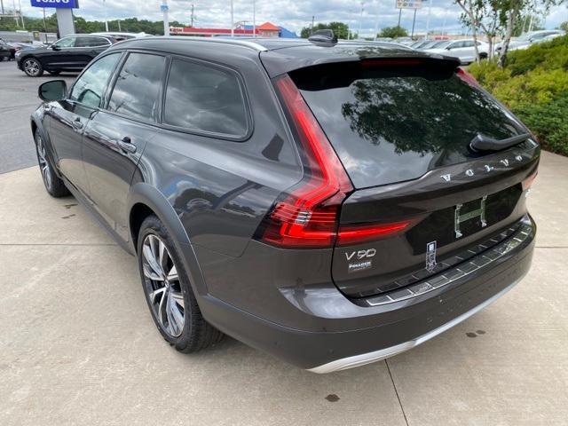 new 2024 Volvo V90 Cross Country car, priced at $58,920