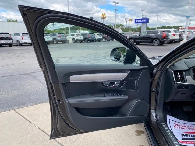 new 2024 Volvo V90 Cross Country car, priced at $58,920