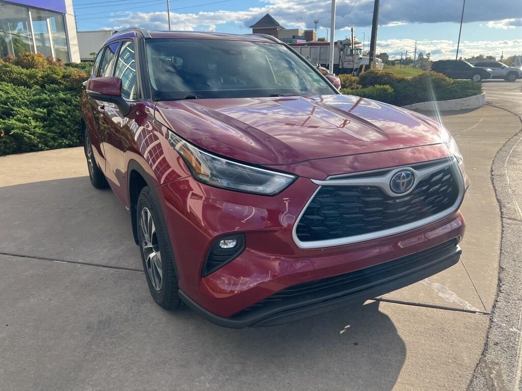 used 2022 Toyota Highlander Hybrid car, priced at $34,995