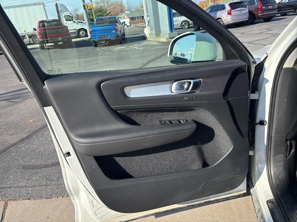 used 2020 Volvo XC40 car, priced at $19,995