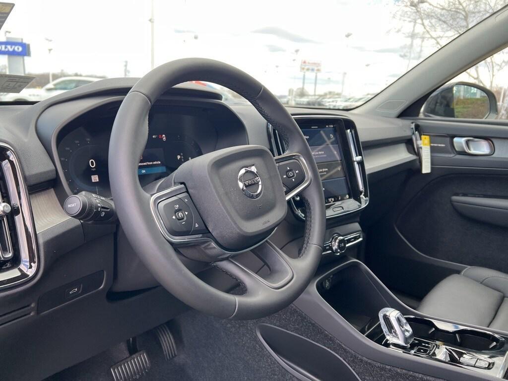 new 2025 Volvo XC40 car, priced at $50,235