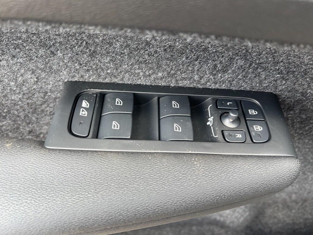 new 2025 Volvo XC40 car, priced at $50,235