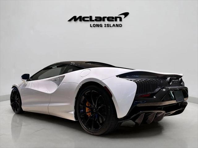 new 2025 McLaren Artura car, priced at $281,598