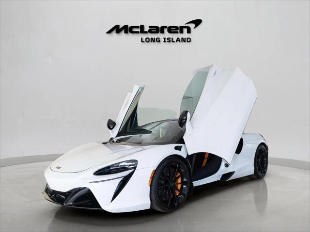 new 2025 McLaren Artura car, priced at $281,598