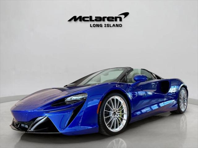 new 2025 McLaren Artura car, priced at $305,108