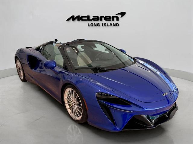 new 2025 McLaren Artura car, priced at $305,108