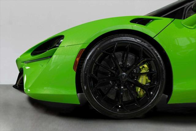 new 2025 McLaren Artura car, priced at $330,208